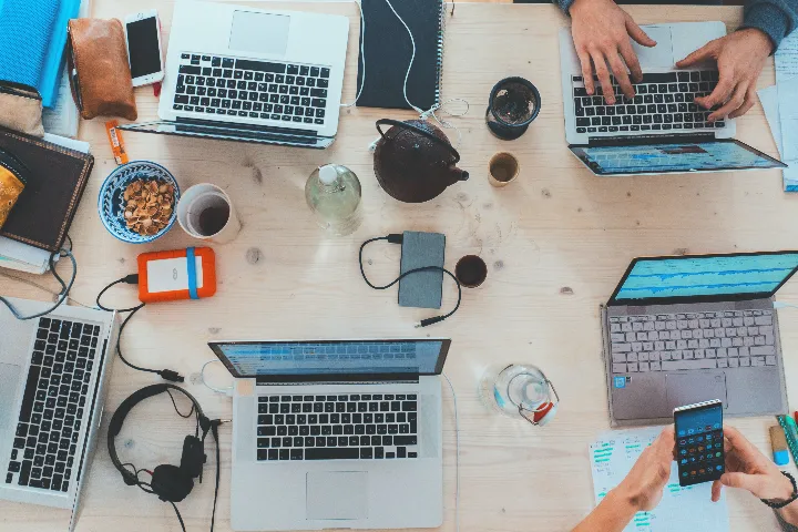 هشدار: اضافه‌کاری زیاد در کانادا می‌تواند عامل اخراجتان شود!